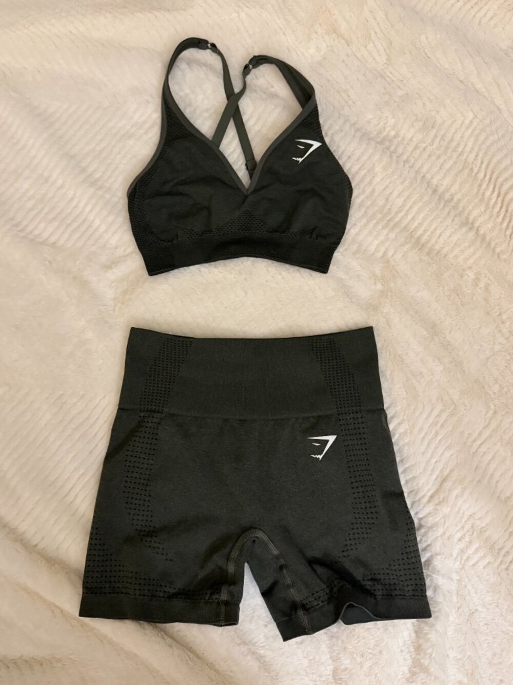 Gymshark Workout Set - Picture 2 of 2